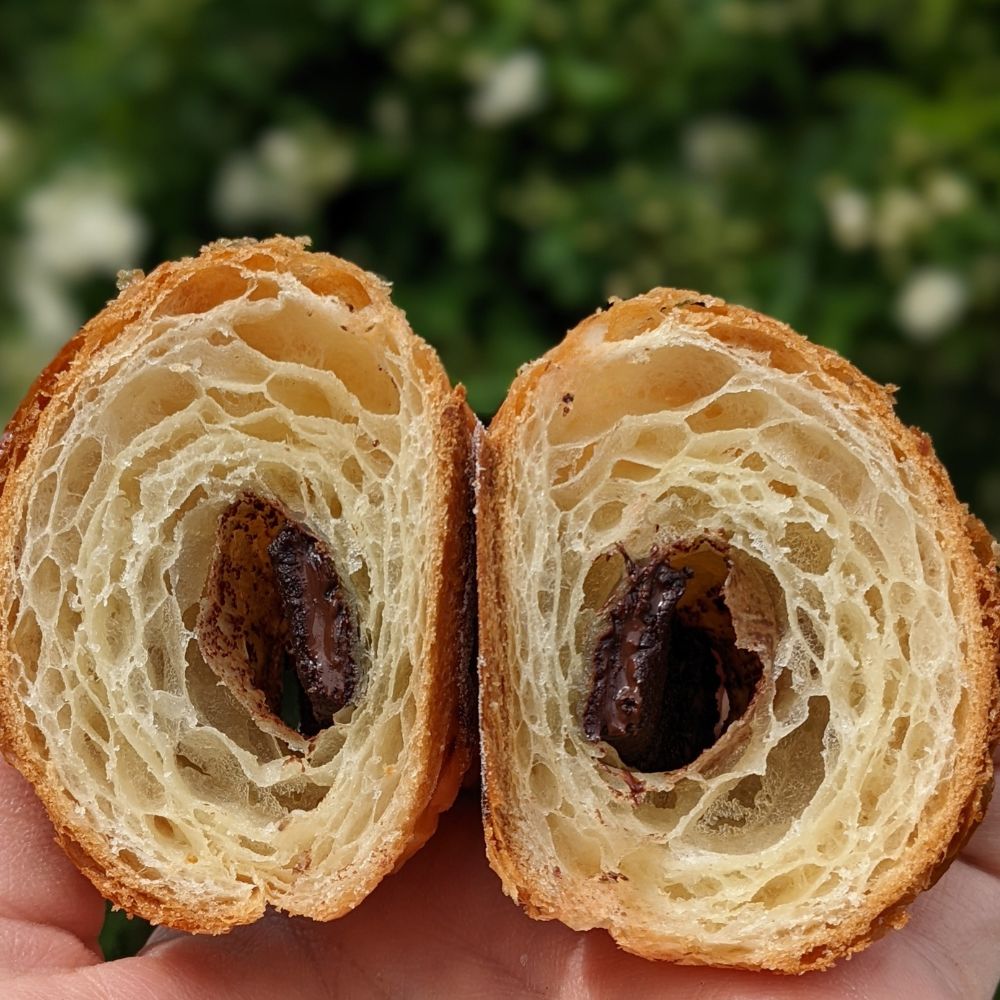 バタリッチクロワッサン〈ダブルチョコ〉
