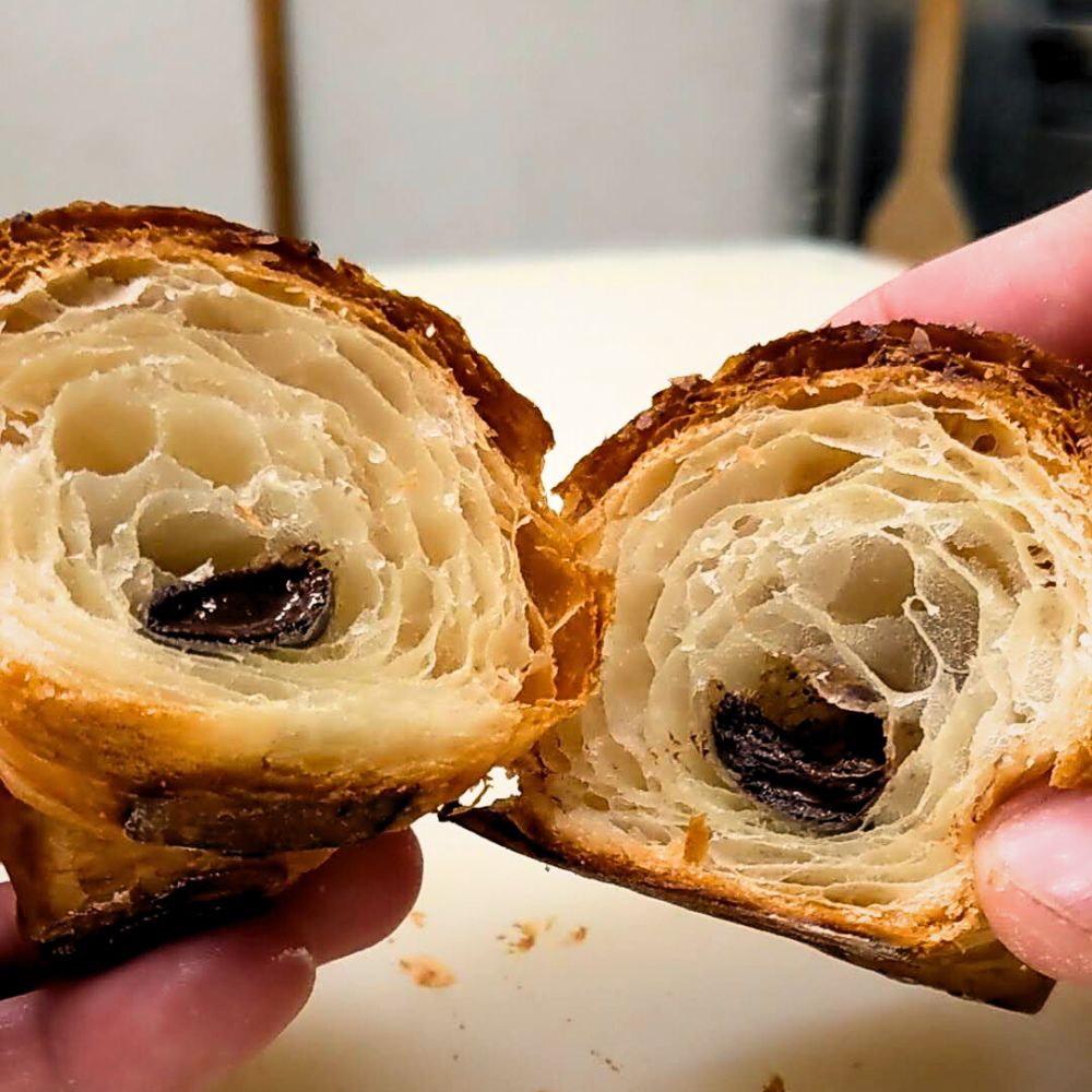 バタリッチクロワッサン〈ダブルチョコ〉